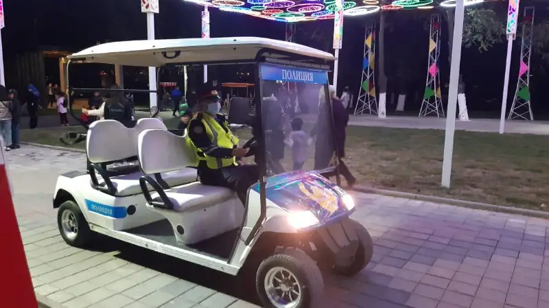 Электромобиль для патрулирования Арбата используют полицейские в Таразе