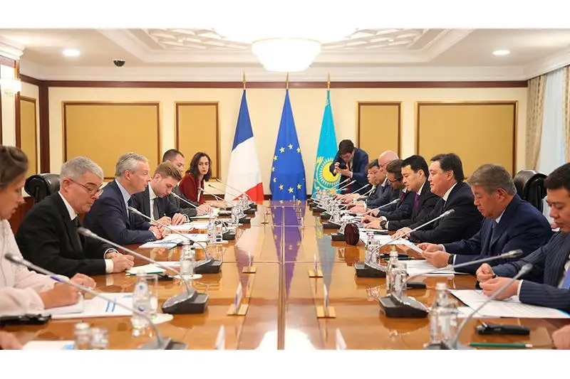 Премьер-Министр РК  встретился с министром экономики и финансов Франции
