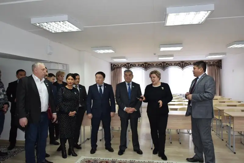 Закон «О статусе педагога»: мажилисмены встретились с учителями Костанайской области