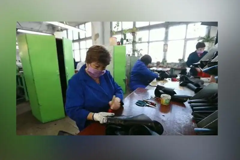 Разработать обувь нового образца поручил фабрике в Семее аким ВКО