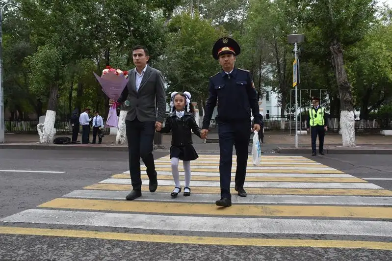 Дежурить возле пешеходных переходов будут школьные инспекторы в Караганде