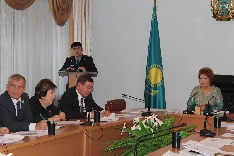 В СКО полицейские закрашивают наркограффити за счет собственных средств