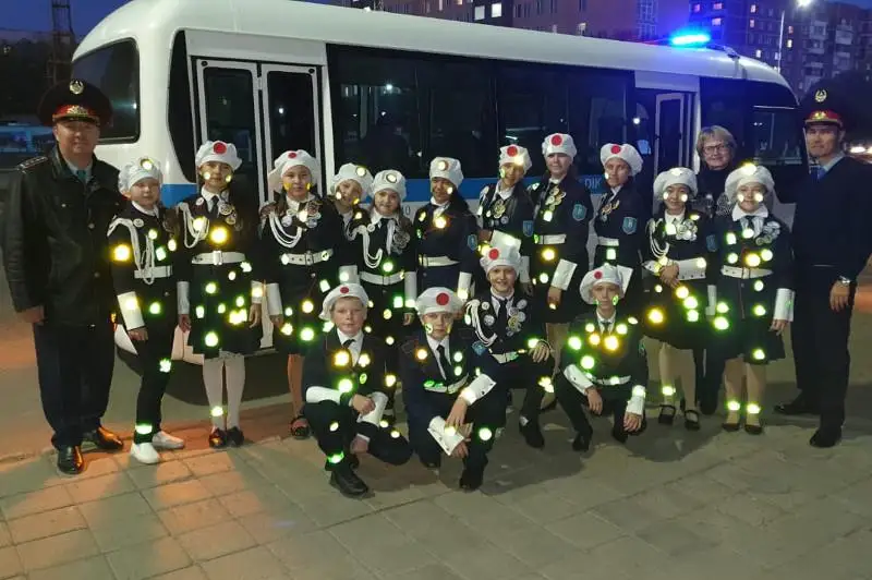 «Зажигательный» флешмоб провели полицейские и школьники Караганды