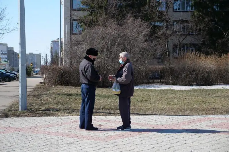 Гуляют в парке и ищут работу: как жители Петропавловска нарушают режим карантина