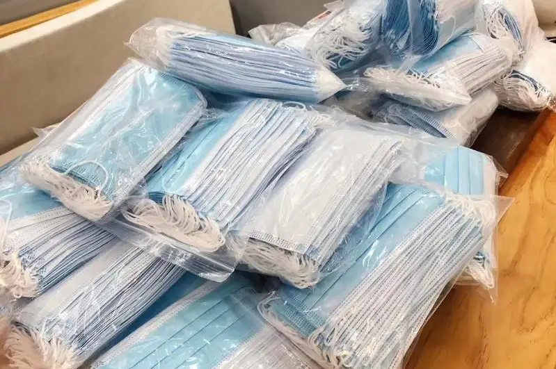 Шесть фактов незаконной торговли масками и антисептиками пресекли полицейские в Нур-Султане
