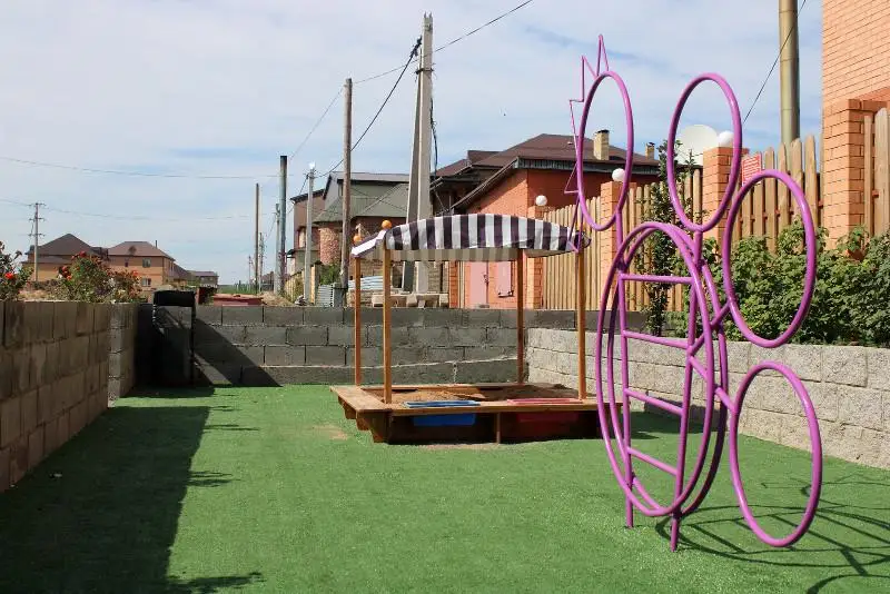 Детскую площадку построила на свои средства предприниматель в Караганде