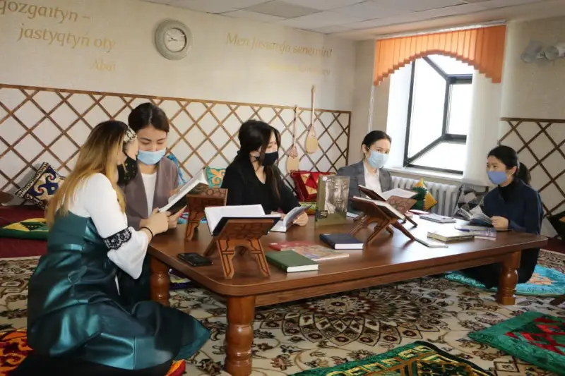 Роль библиотек нового формата обсудили в Нур-Султане