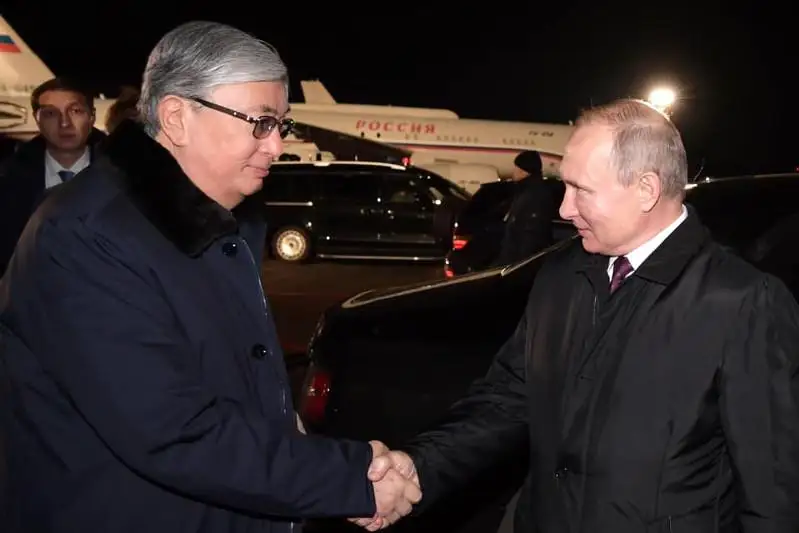 Владимир Путин проводил Касым-Жомарта Токаева в аэропорту Омска