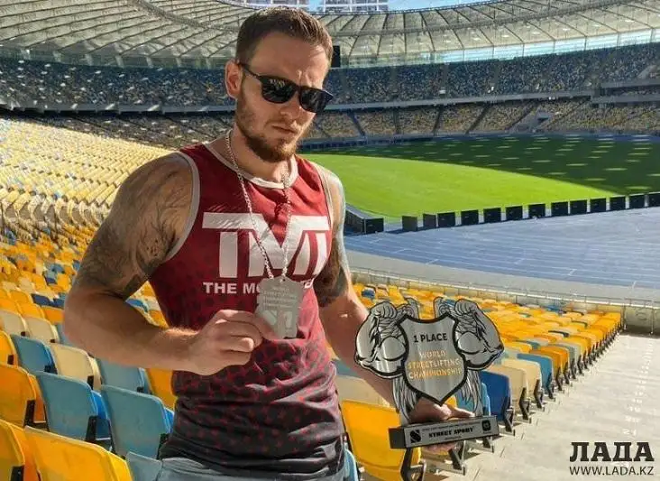 Актауский спортсмен стал четырехкратным чемпионом мира по стритлифтингу