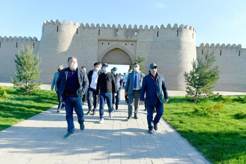 Ход реставрации исторических объектов на территории мавзолея проверил аким Туркестанской области
