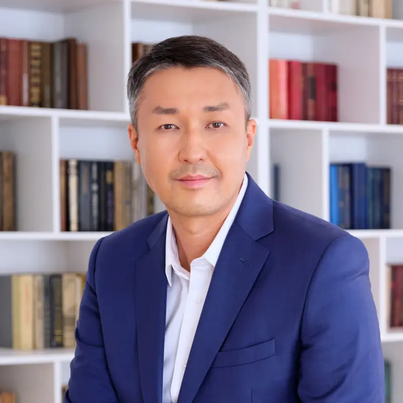  директор по коммуникациям «Филип Моррис Казахстан» Олжас Бибанов 