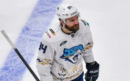 «Барыс» проиграл третий подряд матч в КХЛ