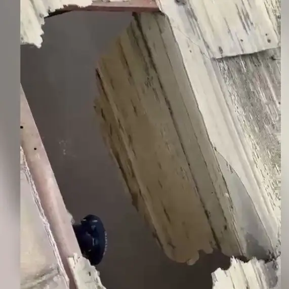 несчастный случай в Алматы крыша дыра