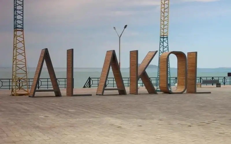Lake Alakol remains popular destination for tourists in summer period