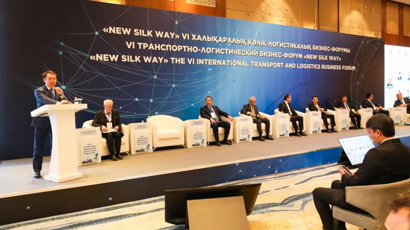 Aldaǵy 6 jylda Qazaqstan avtojoldarǵa 15 mlrd dollar ınvestıtsııa tartpaqshy – Marat Qarabaev