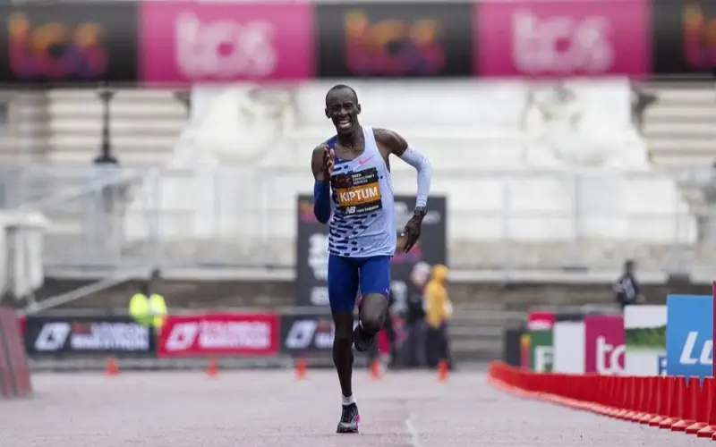 Кениялик спортчи янги жаҳон рекордини ўрнатди