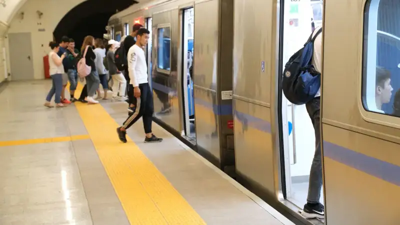 метро