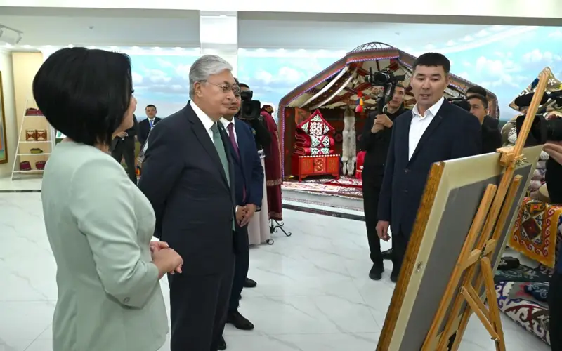 Касым-Жомарт Токаев посетил центр «Анаға тағзым» в Кызылорде