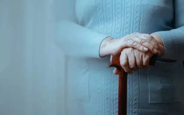 Абай облысында зейнеткерді мазақ еткендер ұсталды