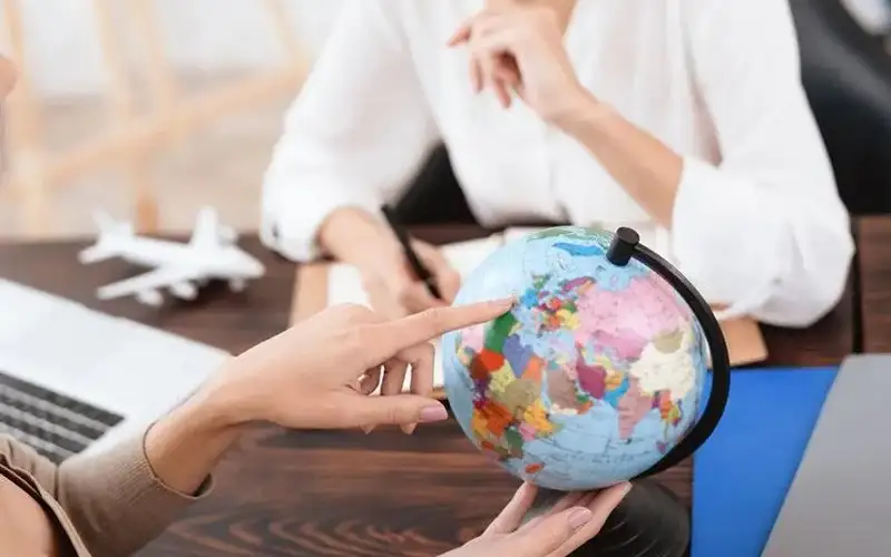 Действие лицензий семи туроператоров приостановили в Казахстане