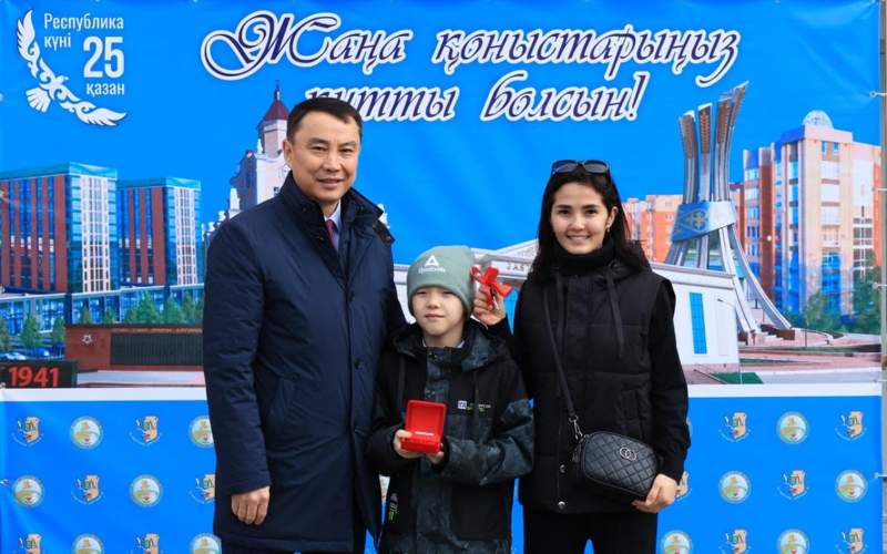 Ключи от новых квартир вручили очередникам в Костанае жилье