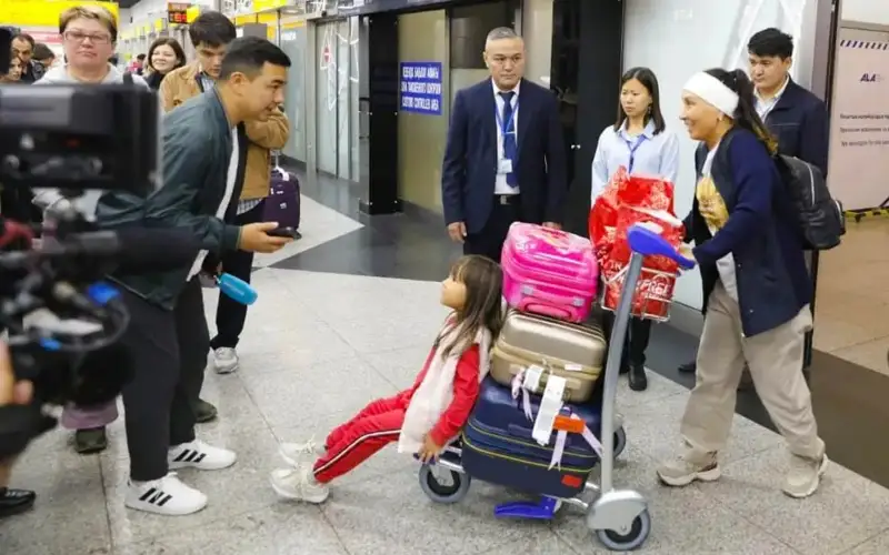 哈萨克斯坦撤侨