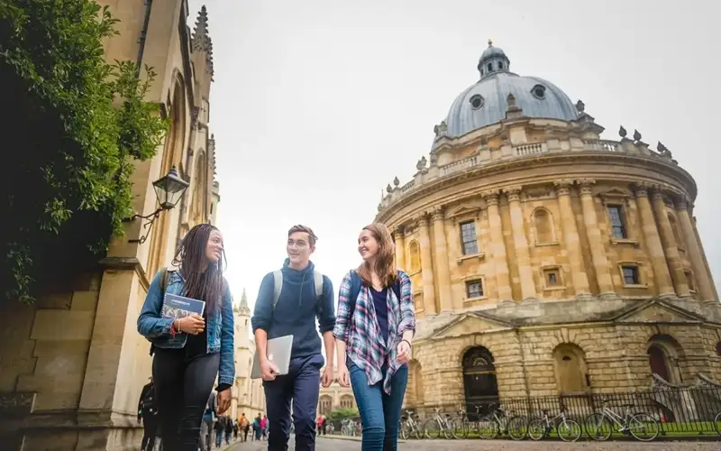 Оксфорд талабалари қозоқ тилини ўрганади