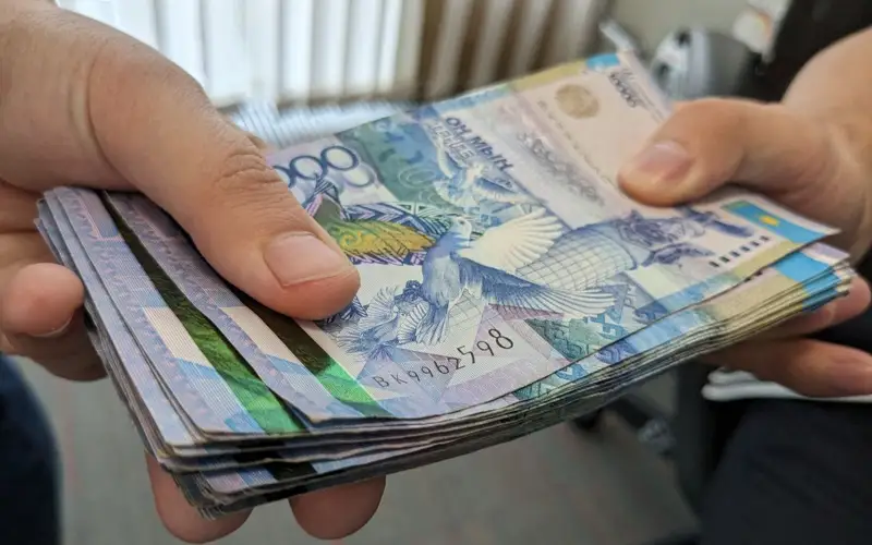 әкім пара алды