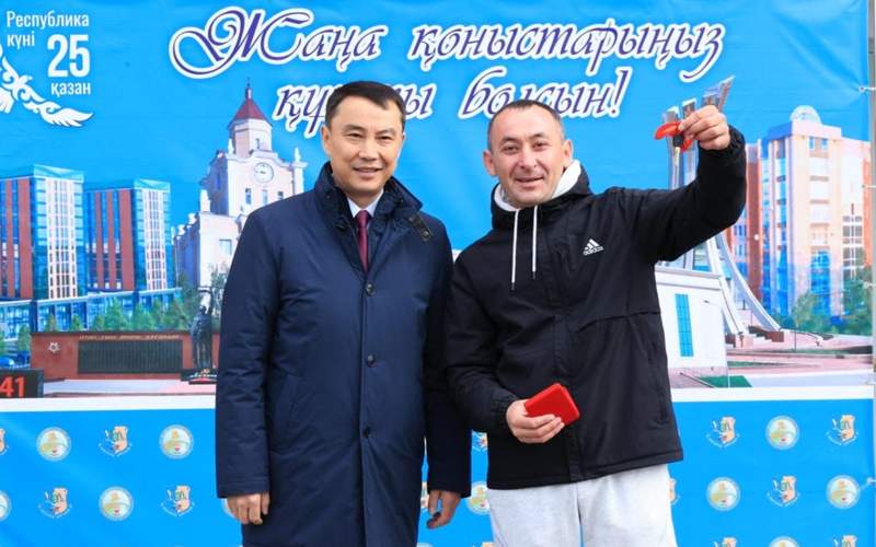 Ключи от новых квартир вручили очередникам в Костанае жилье