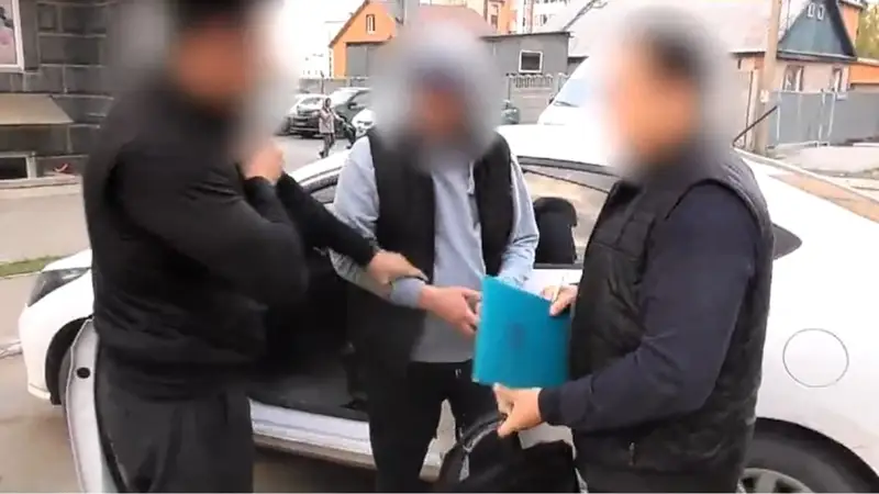 Kókshetaýda júrgizýshi kýáligin zańsyz bergender ustaldy
