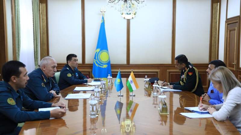 国防部长会见印度驻哈大使 国防部长会见印度驻哈大使