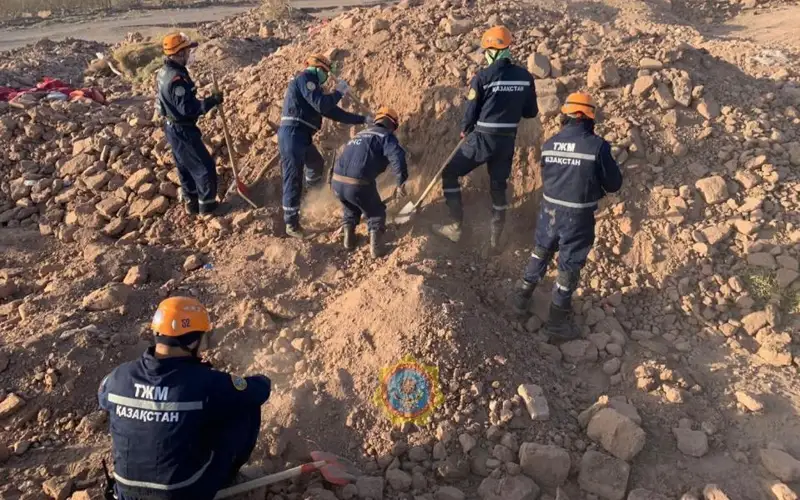 Казахстанские спасатели обследовали разрушенные дома в трех населенных пунктах Афганистана