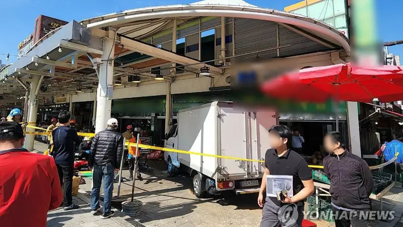 1-ton truck rams into traditional market near Seoul, injuring 8 people