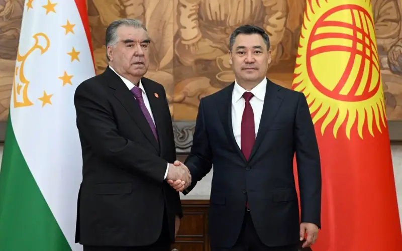 Эмомали Рахмон и Садыр Жапаров, Кыргызстан, Таджикистан