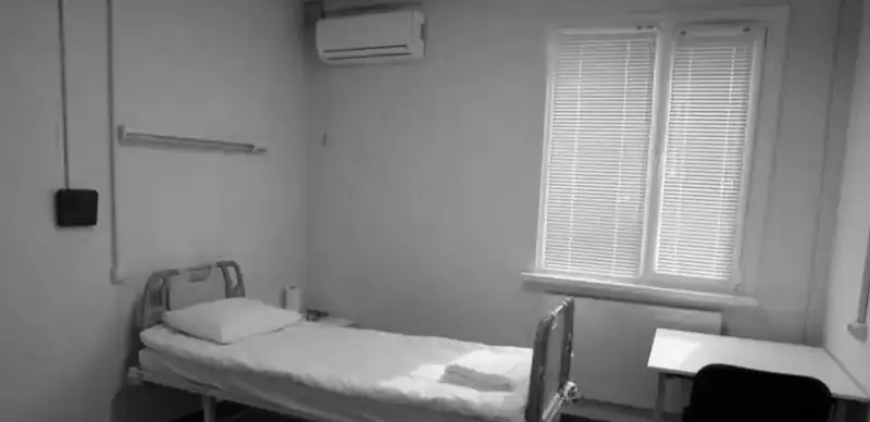 скончался в больнице