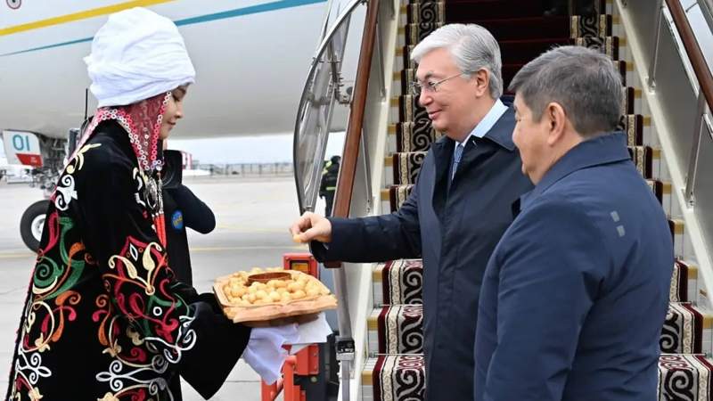 President Tokayev arrives in Bishkek for working visit