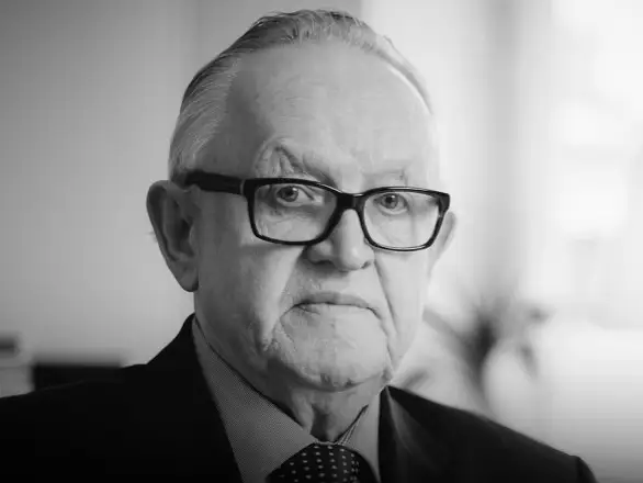 Финляндиянинг собиқ президенти, тинчлик бўйича Нобель мукофоти лауреати Мартти Ахтисаари вафот этди