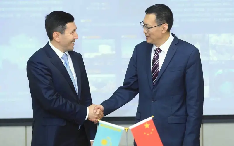 Казахстан поставил Китаю третью партию ядерного топлива для АЭС