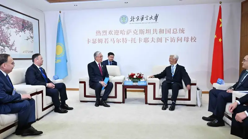 Президент Қытайда өзіне дәріс берген профессор Лю Шициньмен кездесті