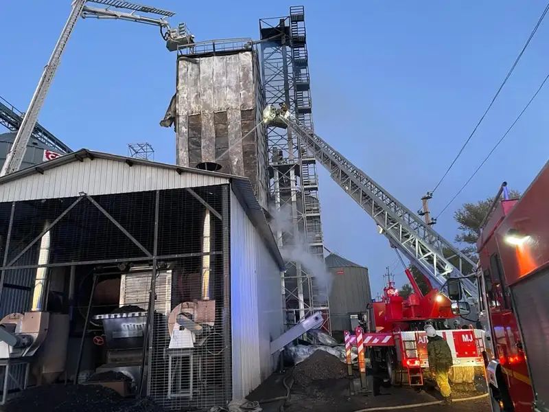 Óskemendegi maı ekstraktsııalaý keshenindegi iri órt aýyzdyqtaldy
