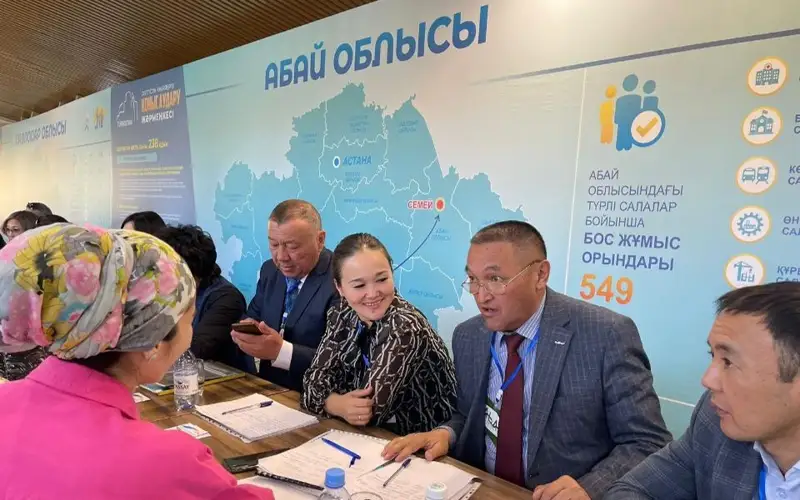 Abaı oblysyna bıyl jumys kúshi artyq óńirlerden 238 adam qonys aýdardy  