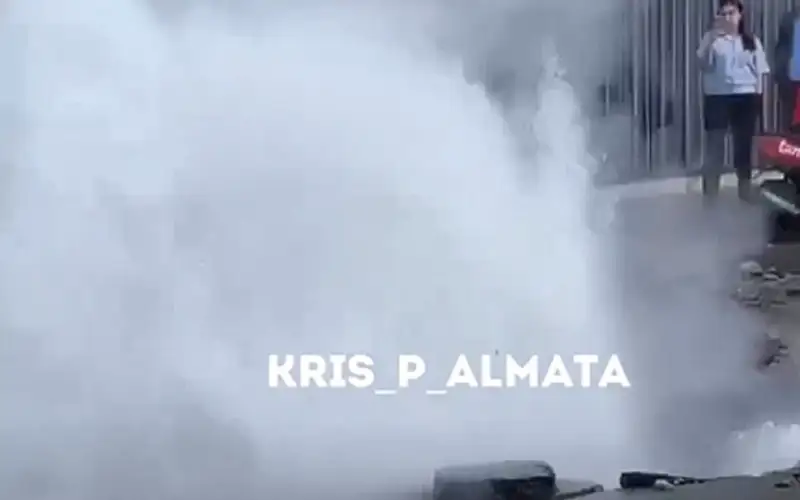 Прорыв теплотрассы в Алматы 