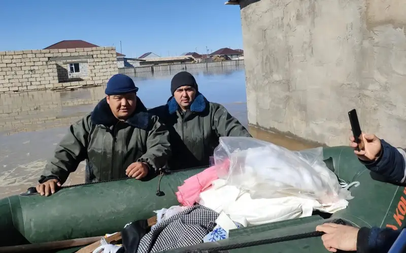 Ер адам кискаға зейін қояды