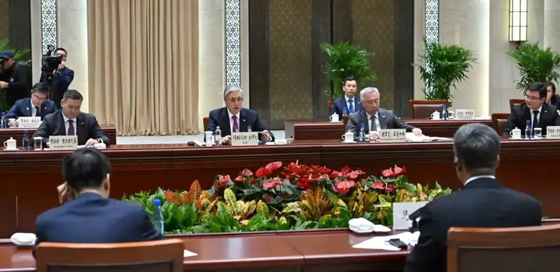 President Kassym-Jomart Tokayev meets Ma Xinzhui, Secretary of the Communist Party Committee of Xinjiang Uygur Autonomous Region of China
