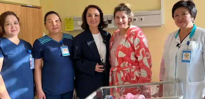 Впервые ставшая мамой турчанка поблагодарила казахстанских врачей