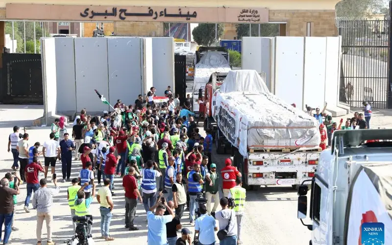 Trucks with humanitarian aid enter Gaza through Rafah border crossing