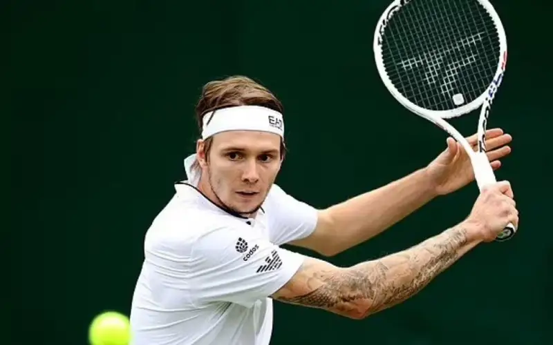 Александр Бублик вышел в полуфинал турнира в Антверпене