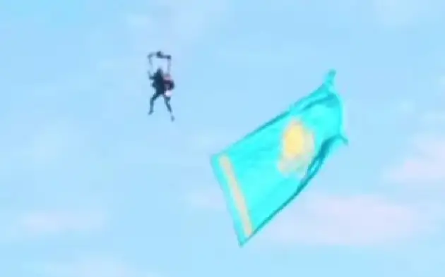 Кобызистка Ляйля Тажибаева сыграла на кобызе