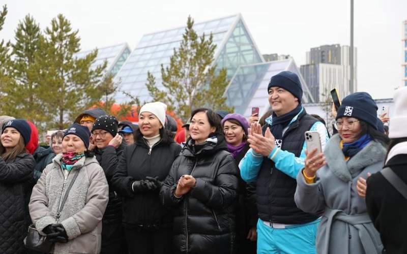 阿斯塔纳植物园举行从语言到行动跑步活动 阿斯塔纳植物园举行从语言到行动跑步活动