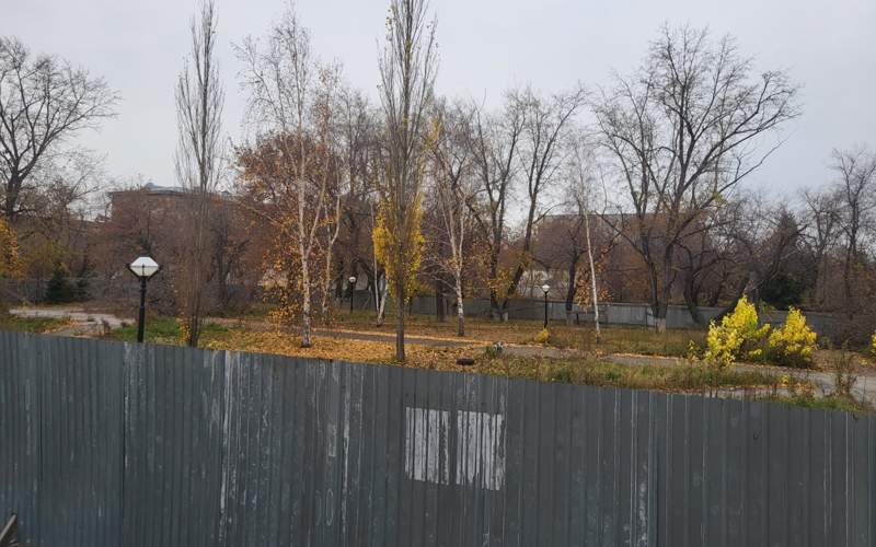 Петропавловск Петропавловск, СКО, забор, деревья, стройка, застройка